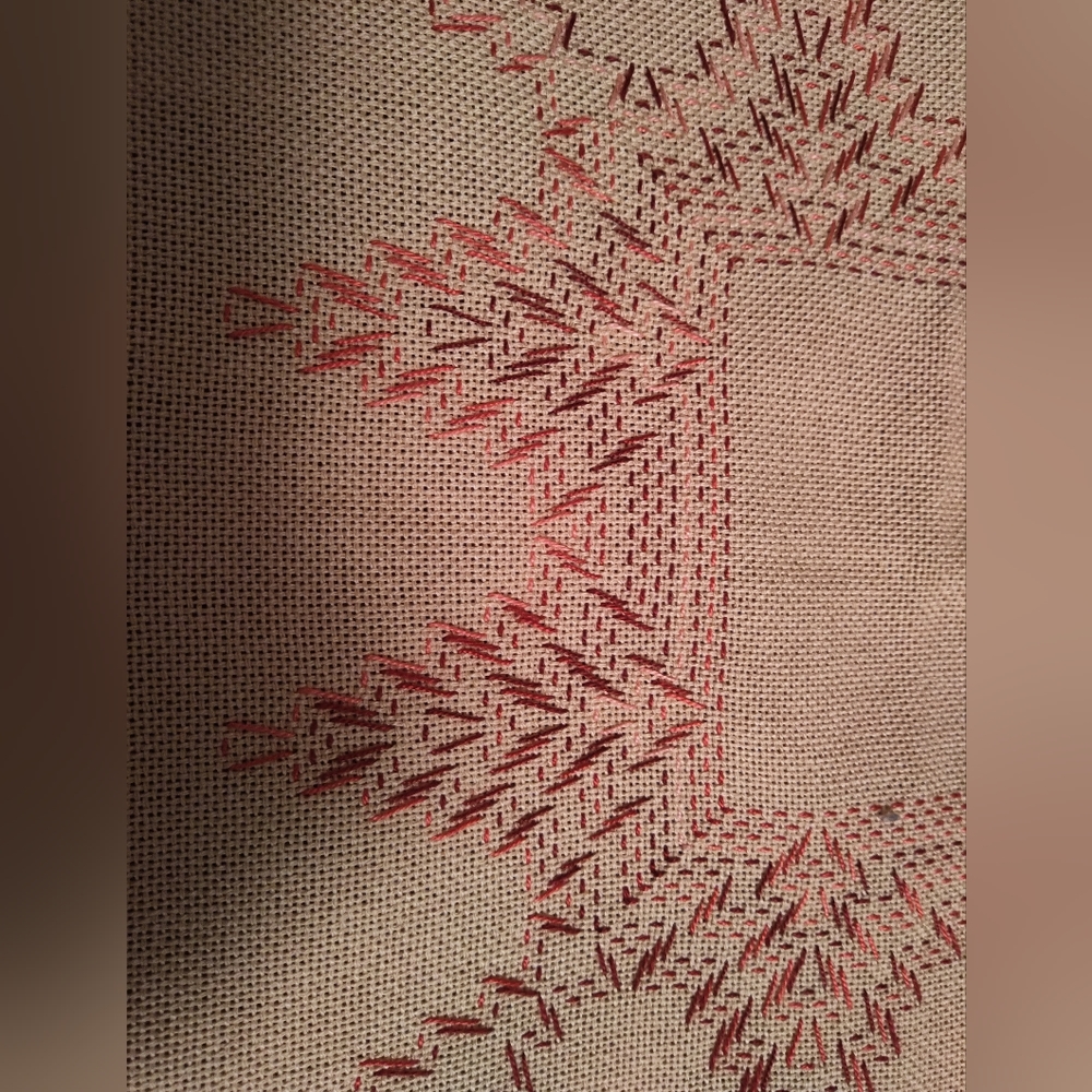 2 NWOT hand embroidered doilies - Picture 4 of 7